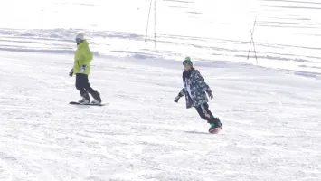 326EVA-166 射精座內連續射精！  ！ 在冬天的滑雪坡上得到它的銀座高級俱樂部女孩正在沉入南八寶！  www 波多野結衣