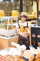 MOGI-124 【第一彈】不像AV裡出現的麵包師，害羞的小動物蘿莉臉，C罩杯修長身材上突出的乳頭，喜歡屁股被摸，喜歡被按摩。Kirari，23歲，Kaede Kirari。