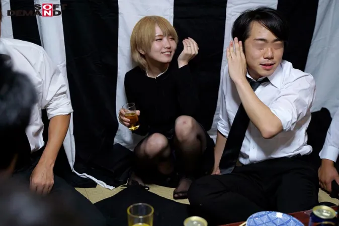 SDAM-039 A Blonde Gal In Mourning Dress Gets Drunk And Gangbanged By Her Classmates Who Reunited At A Memorial Service After 7 Years