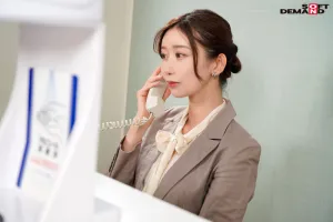 SDDE-715 株式会社オフィス 突然現れたオフィスの美女が顔面にアソコを押し付けながらマンコを舐めてくる。