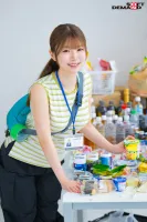 SDJS-220 Изуми Мизутани (21 год), первокурсница производственного отдела, недавно окончившая рекламный специалист, с простым характером. Она решила присоединиться к компании, потому что восхищалась сотрудницами, которые появлялись в драме. После приема бе