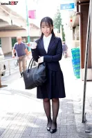 SDMM-083 [Job Hunting Students] Magic Mirror No. A Female College Student Who Looks Good In A Recruit Suit Says, If You Can Tick It For 10 Minutes With A Cow Breast In Your Mouth, Its 1 Million Yen! I fiddled with H with virtuosity!