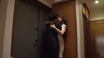 Only My Wife... Eh, Ah... Its No Good... After Weakly Resisting, My Wife Locked Her Tongue With Another Man And Allowed Her Body [Cuckold] Married Womans Internal Cumshot [NTR] 12 Erina Sugisaki
