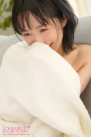 CAWD-233 This child looks like this and is very erotic.  Natsu Hinata AV debut, a girl who is quiet but has a strong sexual desire and loves her sex too much