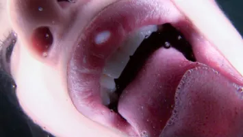 EVIS-495 [최고의 긴 혀] 끈끈한 타액으로 색녀 도발