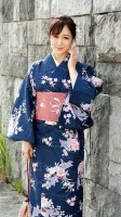 ГОГО-012 «Сейчас я изменю…» Неверная жена, у которой испорчено кимоно, и ее обнимают.