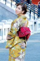 ГОГО-012 «Сейчас я изменю…» Неверная жена, у которой испорчено кимоно, и ее обнимают.