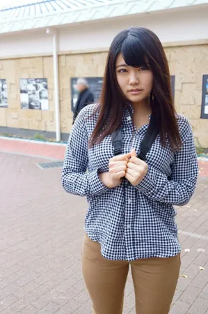 FONE-057 打算大学出道的G罩杯上京海毛女孩在入学前做AV露面，说“请告诉我H”