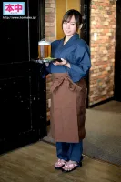 HMN-483 Пиво и член — лучшее для новичка, работающего четыре дня в неделю в сетевом баре, который, по слухам, немного похож на «Грушу», милая улыбающаяся девушка-JD, работающая неполный рабочий день, дебютирует в AV!  !  Лион Буми