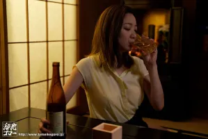 MEYD-821 I hate my father-in-law to death, but alcohol blows my mind away...  [Drunken Kimesek] Azuma Rin