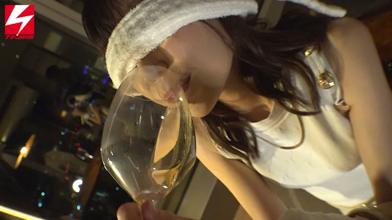 NNPJ-490 I Want To Fuck Minato Ward Girls In A Bar With A Nice Atmosphere Enjoying The Cool Evening With Champagne And Bringing A Model Class Slender Beauty To A Luxury Hotel And Continuous Internal Cumshot Ayaka