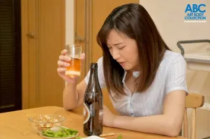 ОКСН-291 Удивительная истинная натура серьёзной воспитательной матери Маю Судзуки, похотливой женщины, которая из-за пристрастия к алкоголю превращается в непристойную особу.