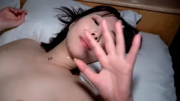 PKGP-010 完全私人的視頻Kosue Minami是一個具有高貴的美麗和庸俗性慾的色情女神，第一次獨自一人