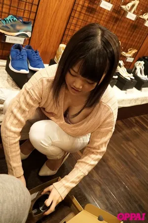 PPPD-735 Mami-chan (provisional) 18-year-old Super Cute Store Clerk With Hidden Huge Breasts Who Works At A Popular Shoe Shop In Kichijou Bends Forward And Rocket H Cup Full View Loose God Service!  !  She Was A Gentle Girl With A Warm Personality, So She