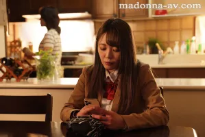Madonna ROE-080 My Daughter-in-law Calls A Male Friend And Makes Me Circle ● Every Day.  Mizuno Yuuka