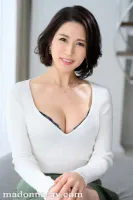 ROE-088 Бывшая красивая секретарша Рейка Ичиба, 46 лет, которую каждую ночь обнимал неверный президент известной компании. Она дебютирует в AV, потому что не может забыть тот интенсивный секс, который у нее был тогда!  !