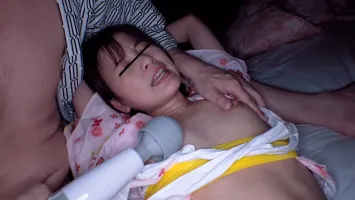 SUJI-222 Красивая девочка с маленькой грудью Юи была похищена ее тестем и братом по дороге домой.