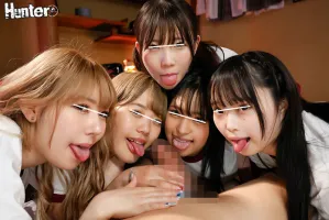 HUNTC-024 A 200% intimate harem orgy with 10 cute female classmates on a school trip!  Even though we were on a school trip, we were hiding in our rooms.  But somehow I still remember...