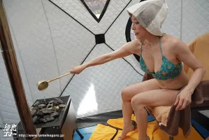 MEYD-883 A happily married woman in an outdoor tent sauna.  Shiraki Yuko