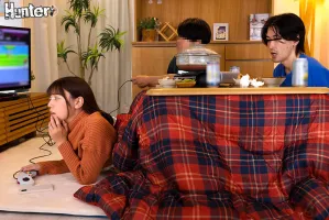 HUNTC-049 “这比平常湿了……” kotatsu ntr！ 在您最好的朋友面前，您将秘密地发生丰富的性爱，这样您就不会和她最好的朋友一起离开Kotatsu！