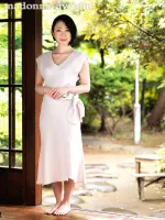 JUY-990 Exclusive Selected Good Woman.  Working at a certain famous luxury brand store A salesperson working as a salesperson Hijiri Maihara 34 years old AV debut!  !